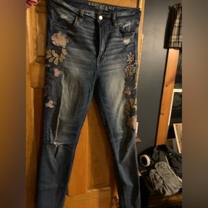 American Eagle Floral Embroidered Jeans. Size 10 Long.
